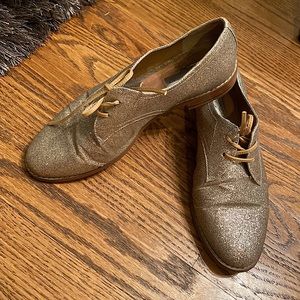 ✨ Halogen sparkle shoes with slight wooden heel ✨